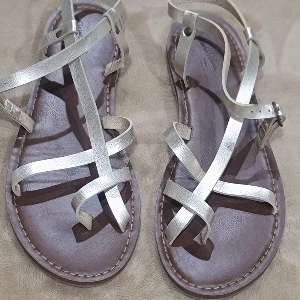 Universal Thread Gold Sandals Flat Sole